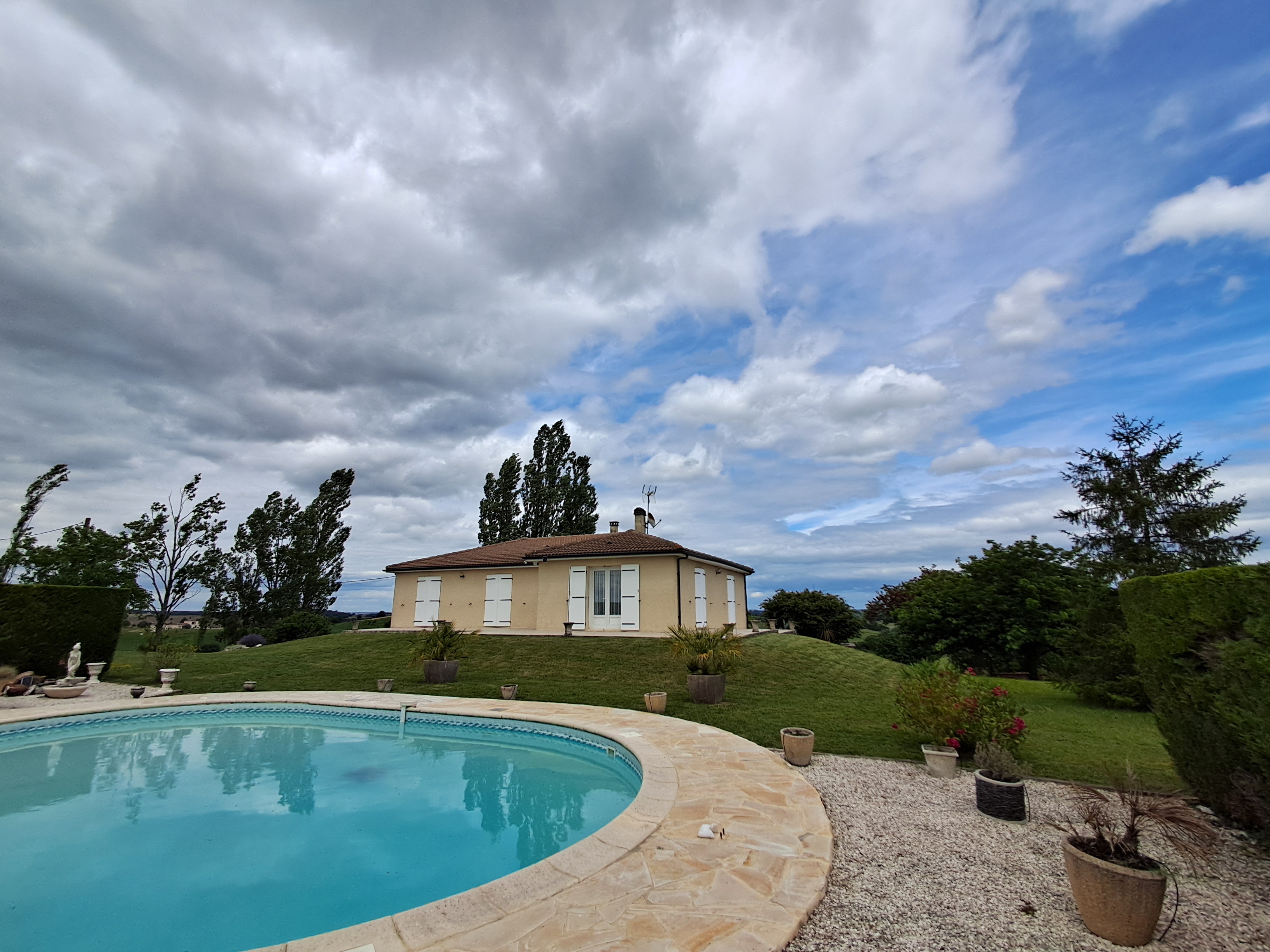 TRES BELLE VILLA proche tous commerces
